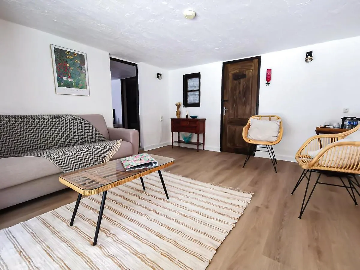 Les Chambres Du Roc Le Roc Frühstückspension