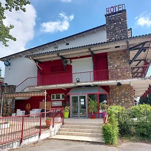 Relais Des Garrigues Hotel