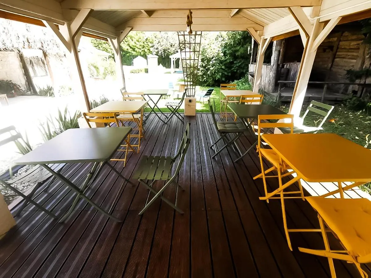 Bed and breakfast Les Chambres Du Roc Le Roc